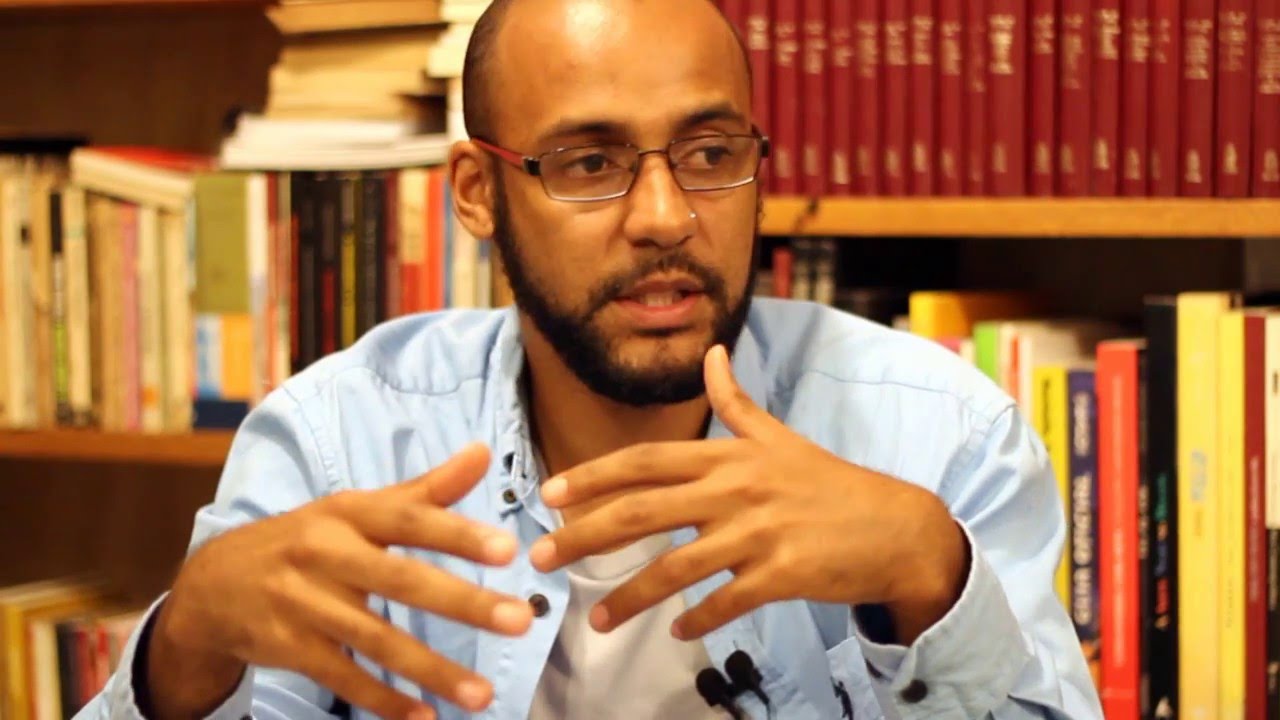 Introdução ao pensamento de Frantz Fanon - Deivison Nkosi (CyberQuilombo)