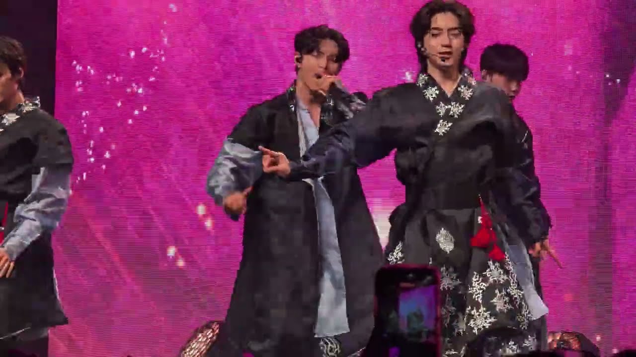 ONEUS - Same Scent - Warsaw (17.12.2025)