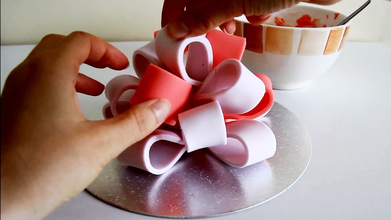 How to make a Fondant Icing Big Bow for Cake Decorating | HappyFoods
