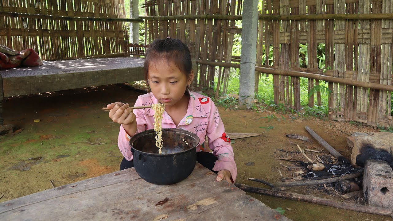 The Orphan girl's daily life - Had to go pick up bottles and sell Snails exchange food