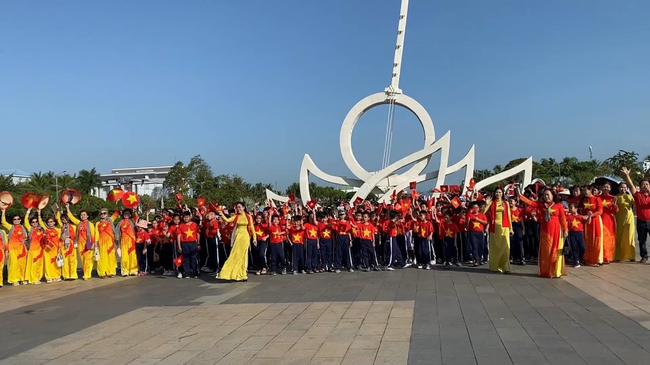 Kỉ niệm dễ thương khi đi tham quan Bảo tàng lịch sử Đảng bộ tỉnh Cà Mau - Trường TH Phùng Ngọc Liêm