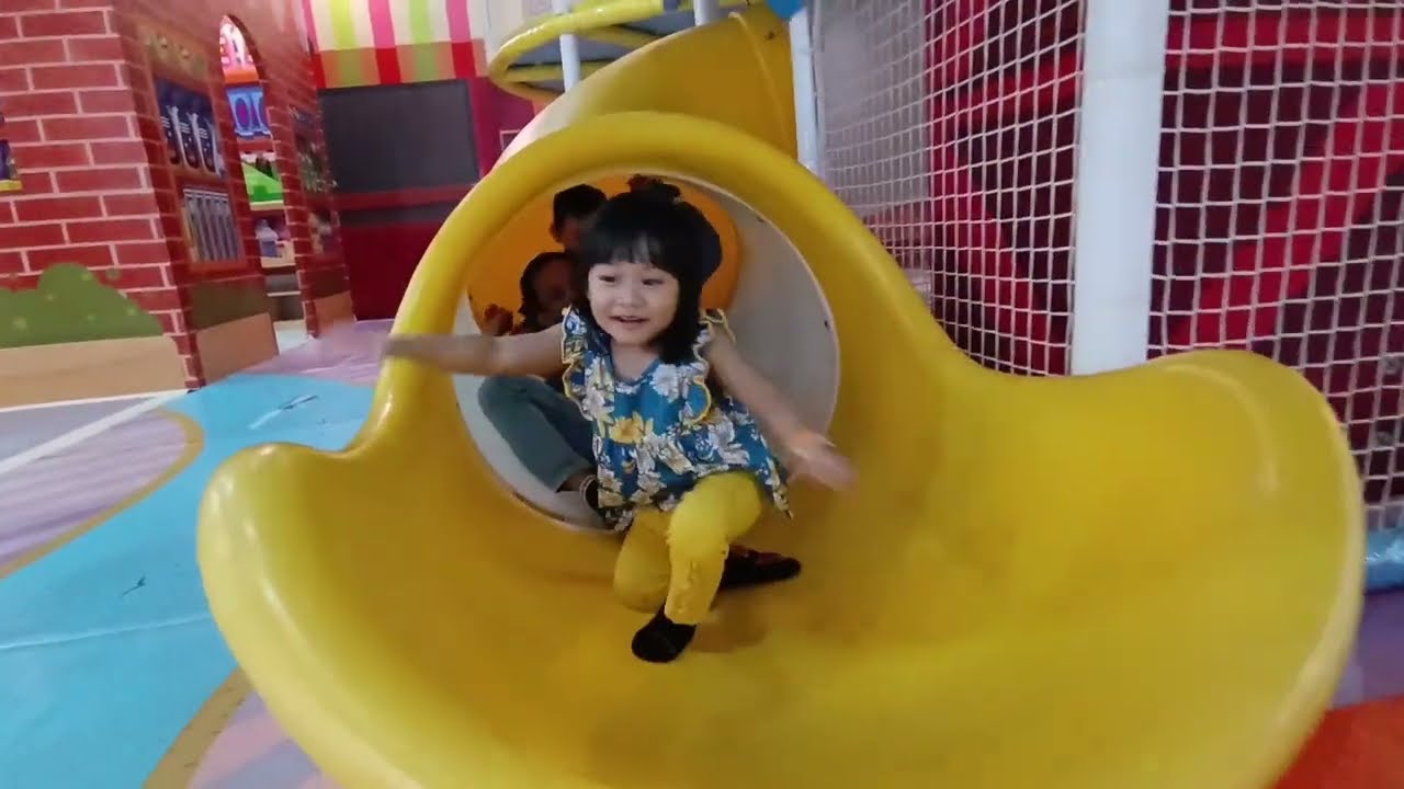 keseruan Farras & Caitlyn bermain di KIDZILLA PTC Mall Palembang