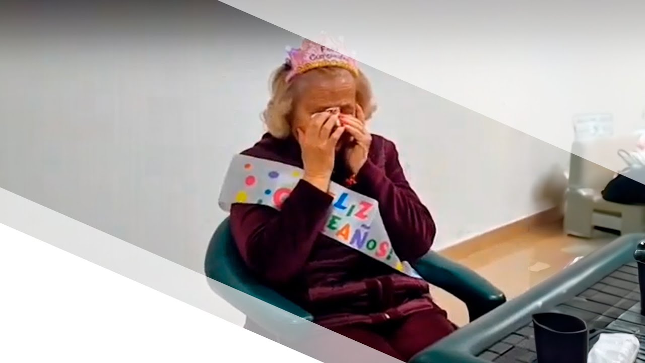 Perdió a su MADRE con 13 años y ahora que cumple 70, sus HIJAS la sorprenden así - CANCIONA
