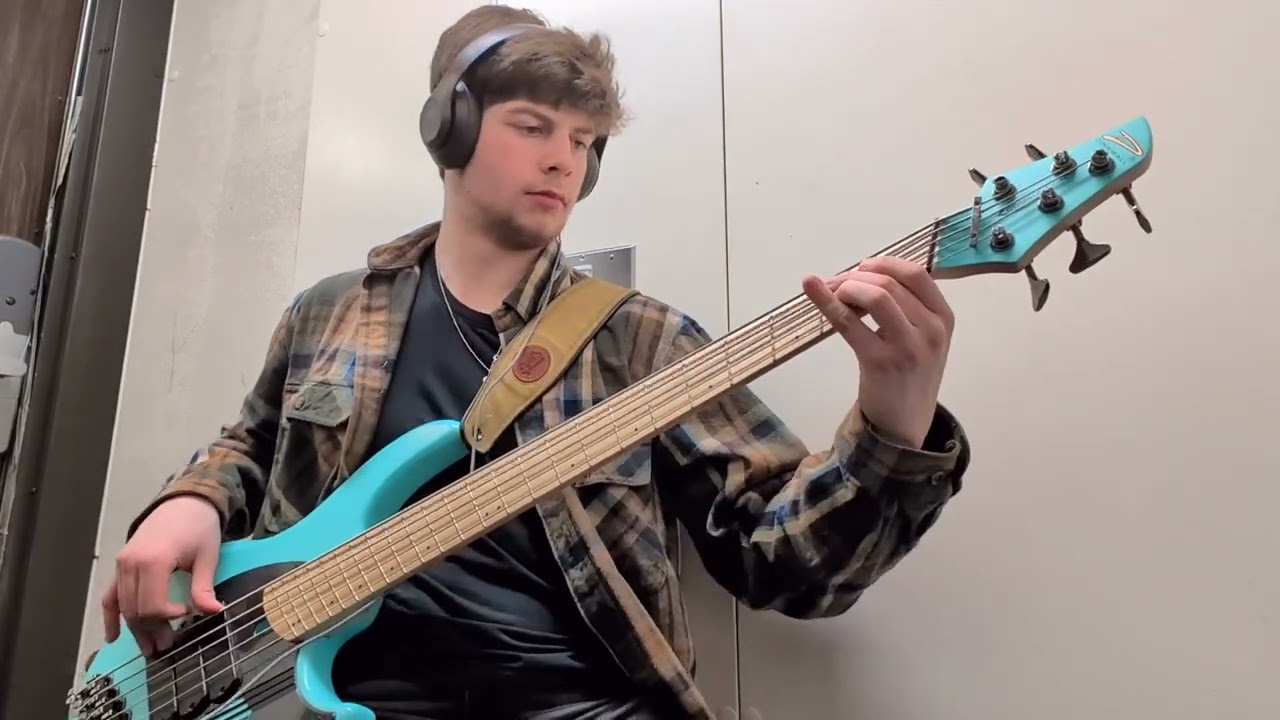 For Whom the Bell Tolls - Metallica bass cover