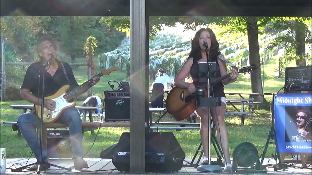 Laurie & Midnight Slim - Clearview Vineyard - 2025