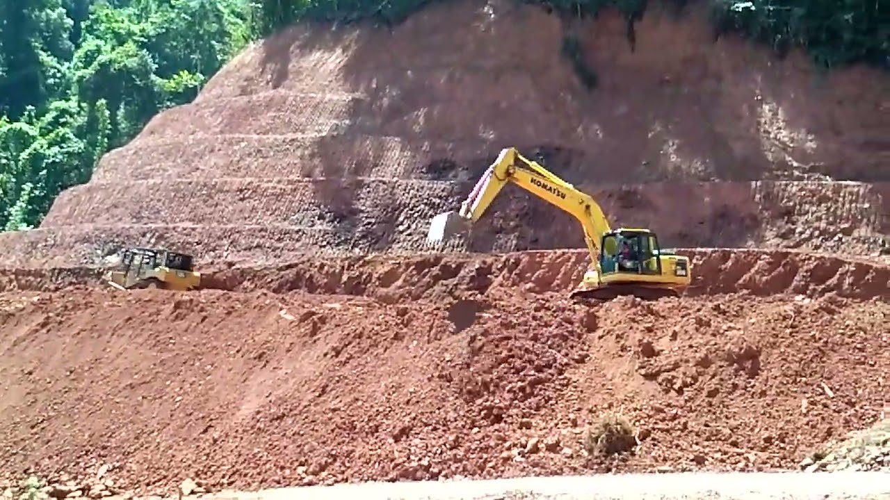 Cuttingan Excavator, buat trap Tebing Jalan