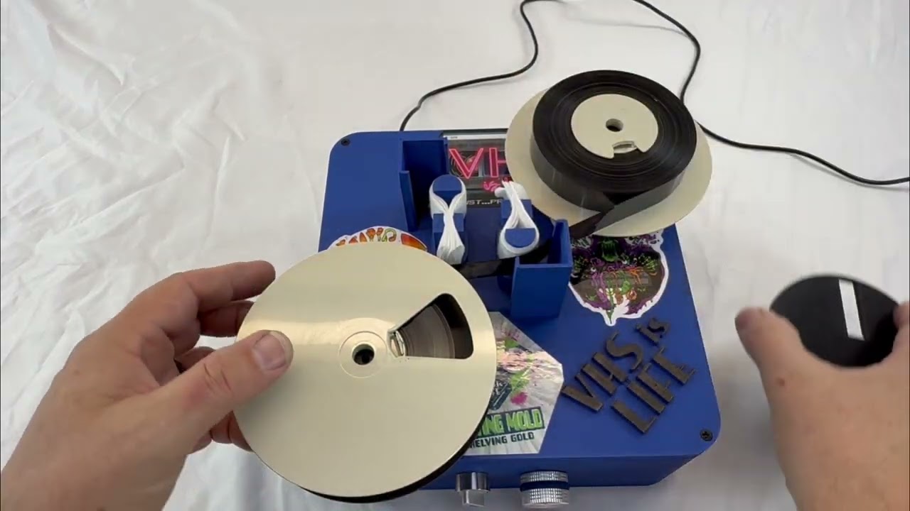 Очистка аналоговой студийной ленты U-Matic (L) с помощью VHS — это эффективное средство от плесен...