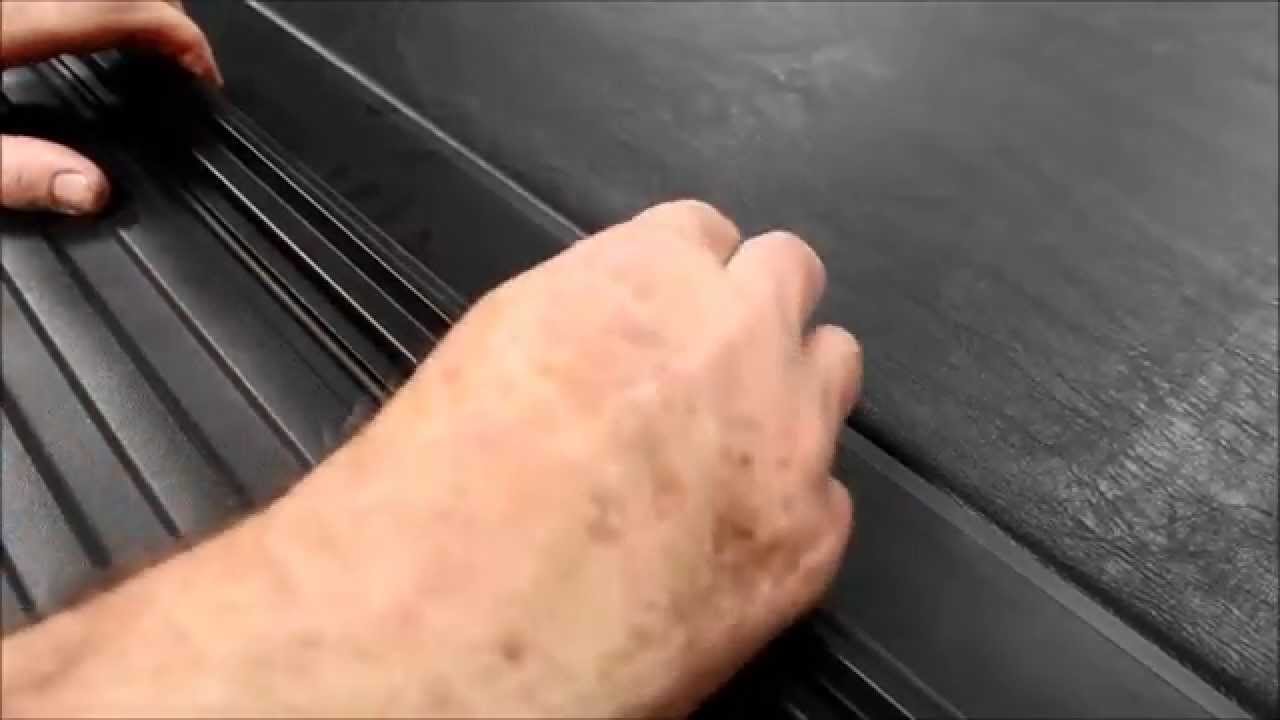 How to Open a Roll N Lock M-Series Retractable Truck Bed Cover