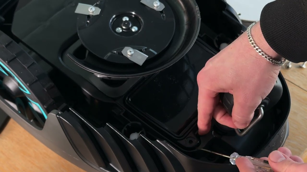 How to replace Gardena robotic lawn mower (smart) SILENO city, life rechargeable battery replacement