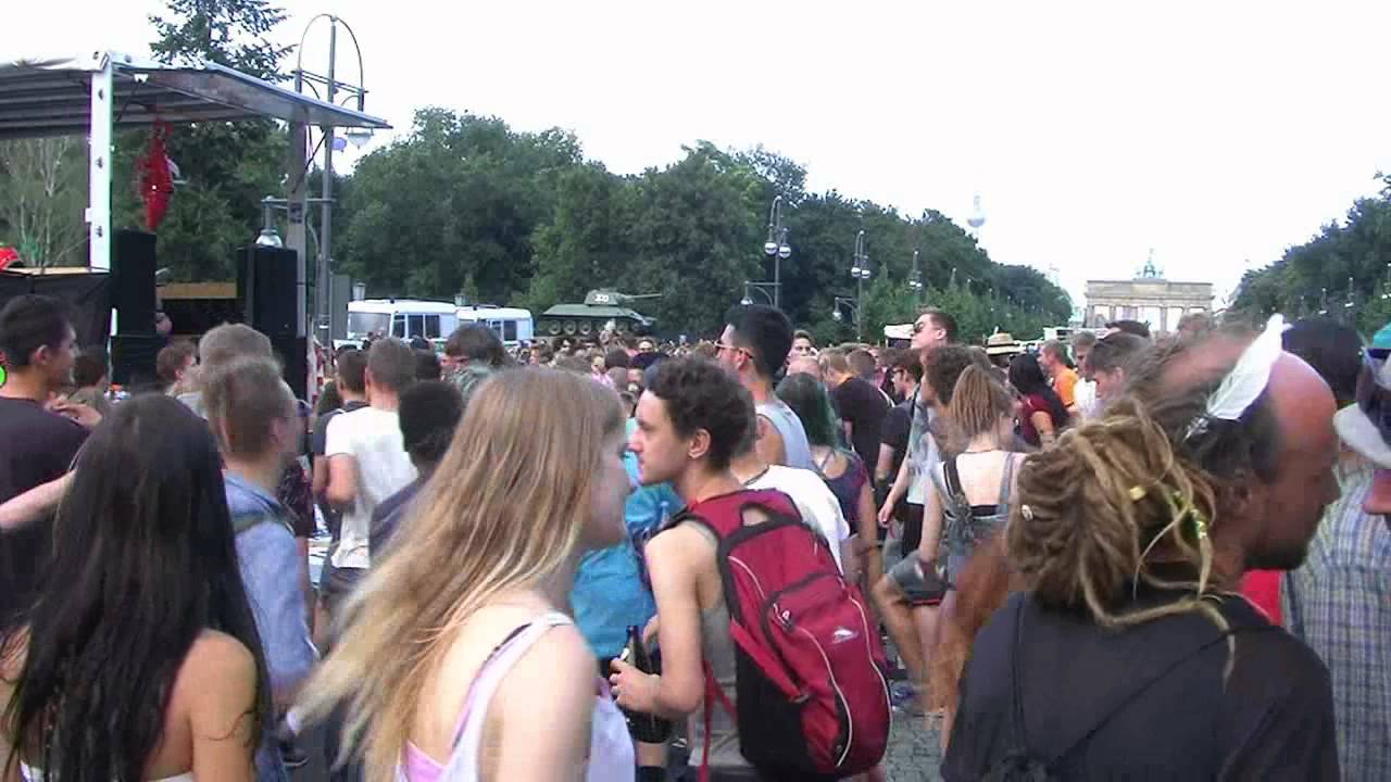 Hanfparade 2015 Part1 Abschluss am Brandenburger Tor ( Dark Psy Sets)