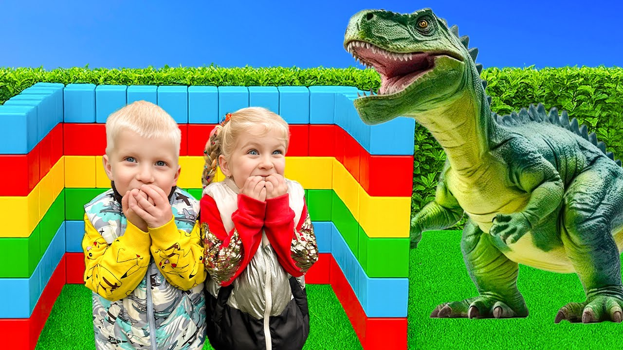 Dinosaurs in Real Life Adventure! Max and Sonya’s Realistic Dino Day