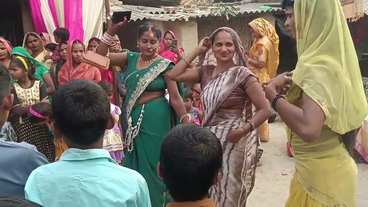 #बैंड बाजा 🥁🎹💃👈फेक देहली थरिया बलम गैले झरिया गाने की धुन पर खूबसूरत म्यूजिक पर जोरदार डांस 