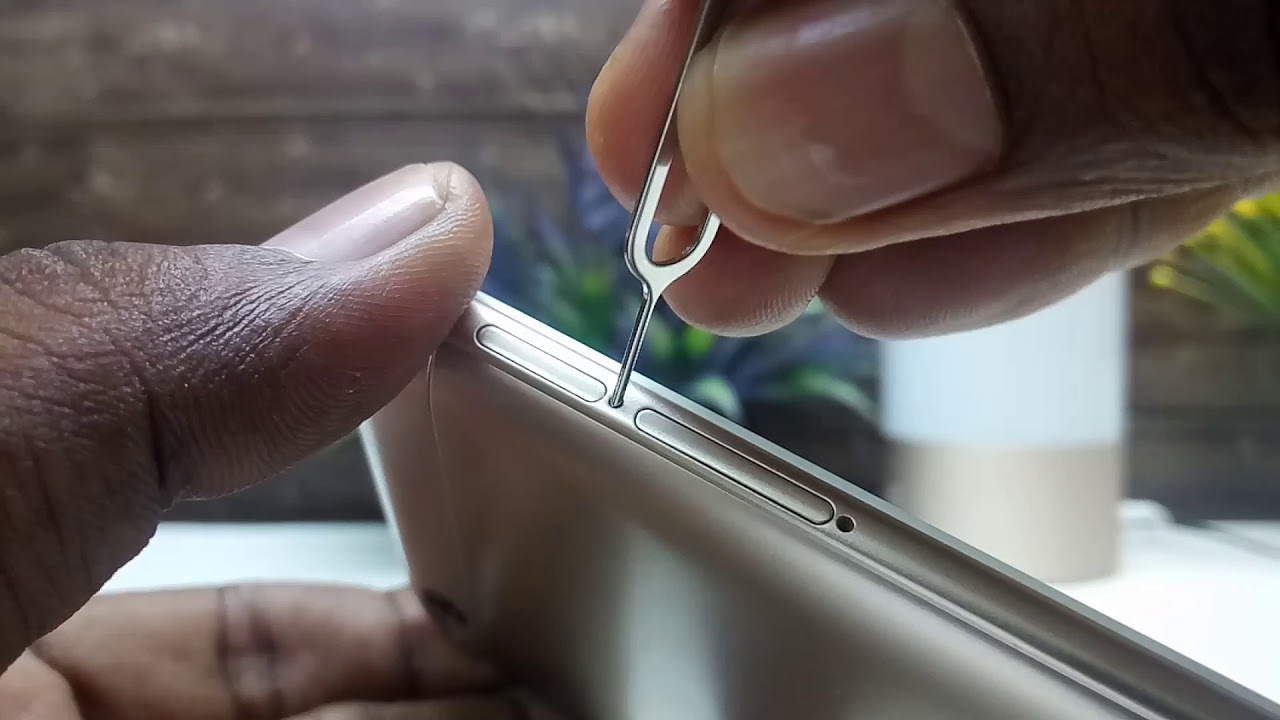How to insert SIM card / SD card in Redmi 5A