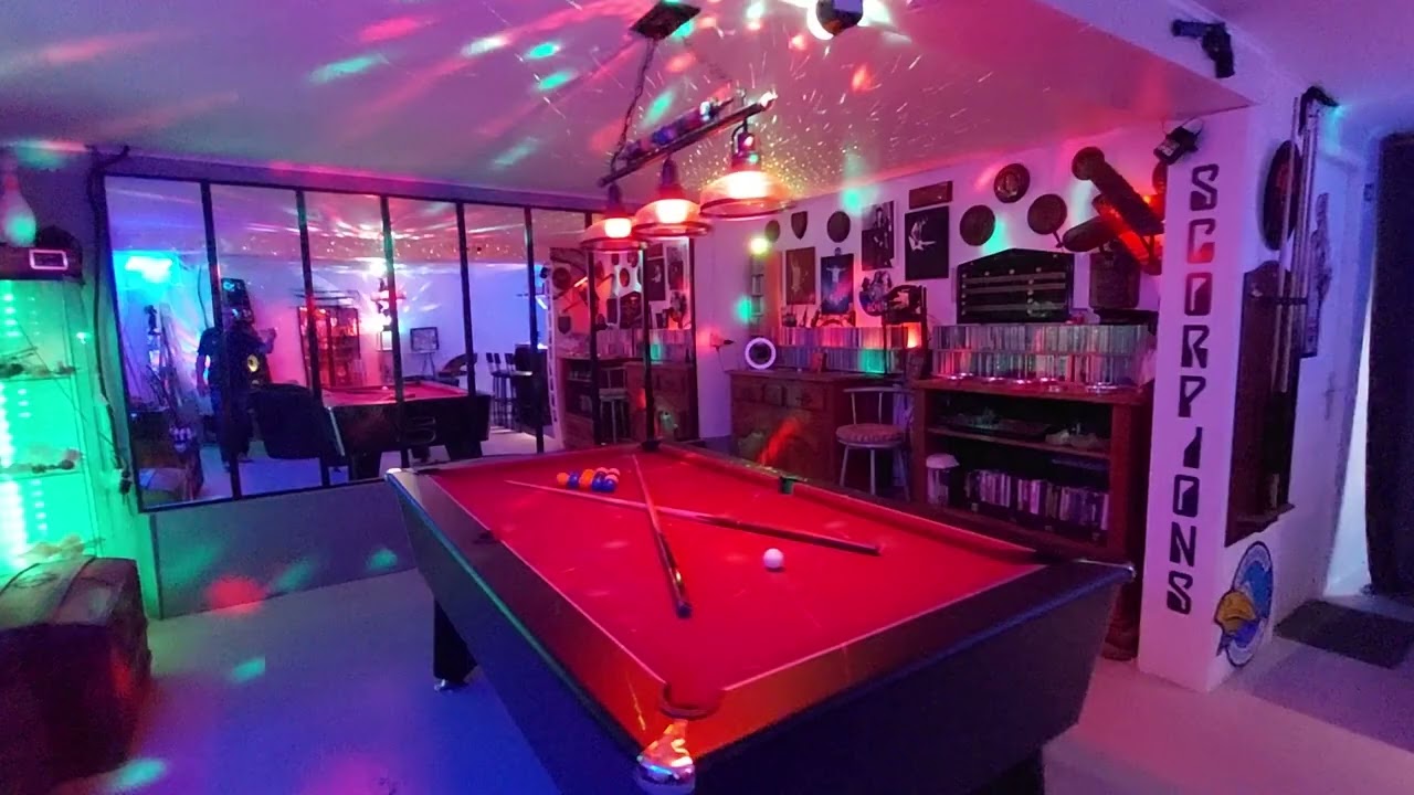 aménagement du sous-sol en salle de loisirs #bar #billard #cinéma