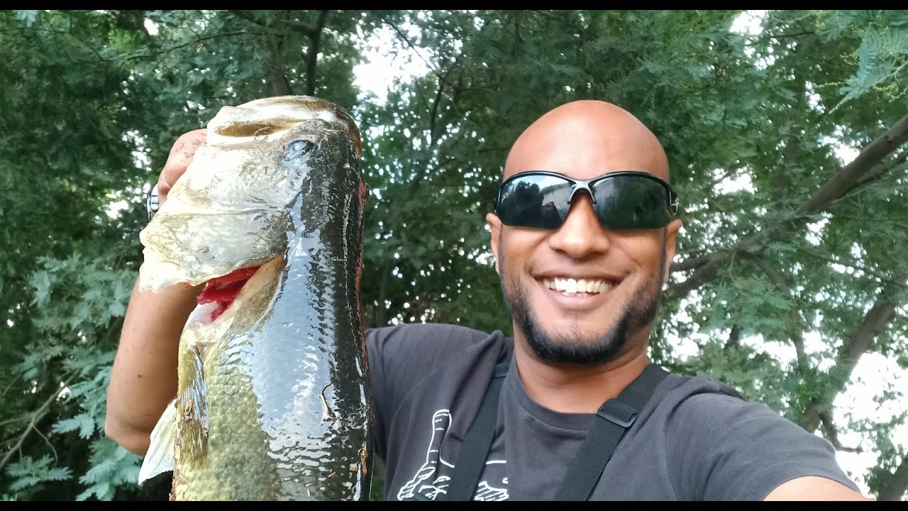 Biggest Largemouth Bass Ever!