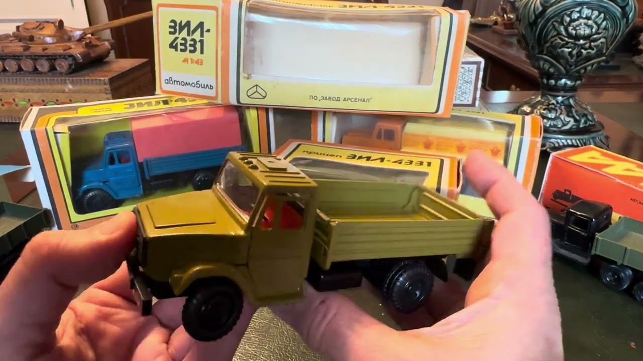 Сувенирные модели военной техники и грузовиков позднего СССР / Late USSR metal models 1:43