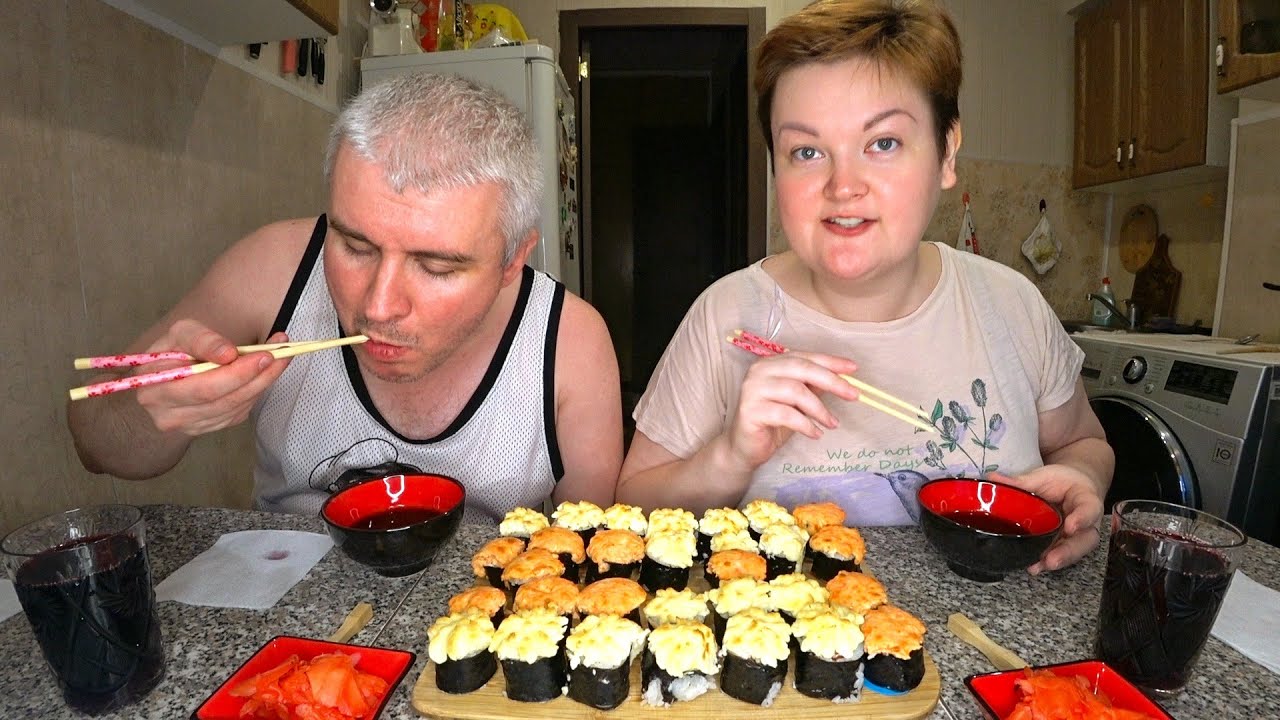 БЛАЖЕНСТВО 🍣🍤 Мукбанг ЗАПЕЧЕННЫЕ роллы и красное ВИНО, доставка из Каратэ суши обзор