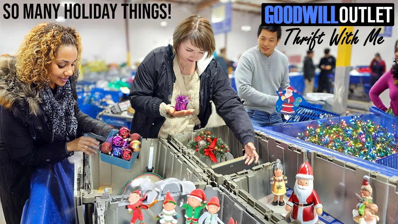 THE NEW BINS WERE PACKED WITH VINTAGE HOLIDAY! | I Was in Heaven!