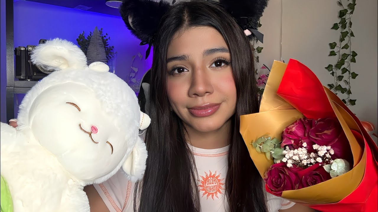 ASMR ESPAÑOL / TU NOVIA TE RELAJA Y TE CONSCIENTE tu CARITA + Atención PERSONAL