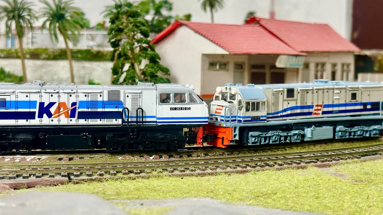 Unboxing & Review Kereta api CC203 WnB Jumbo double traksi Gerbong SS New Generation anjlok Parah