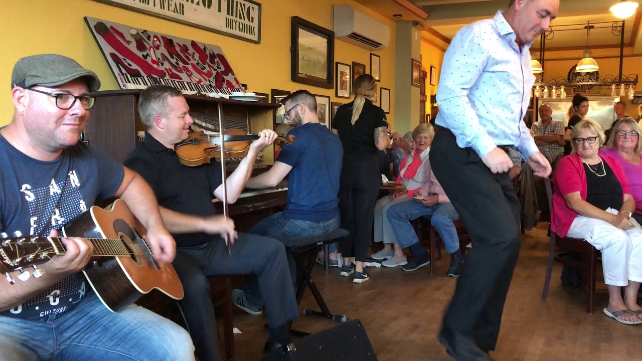 Red Shoe Pub: Rodney MacDonald, fiddle; Mac Morin, piano; Patrick Gillis, guitar - Finale