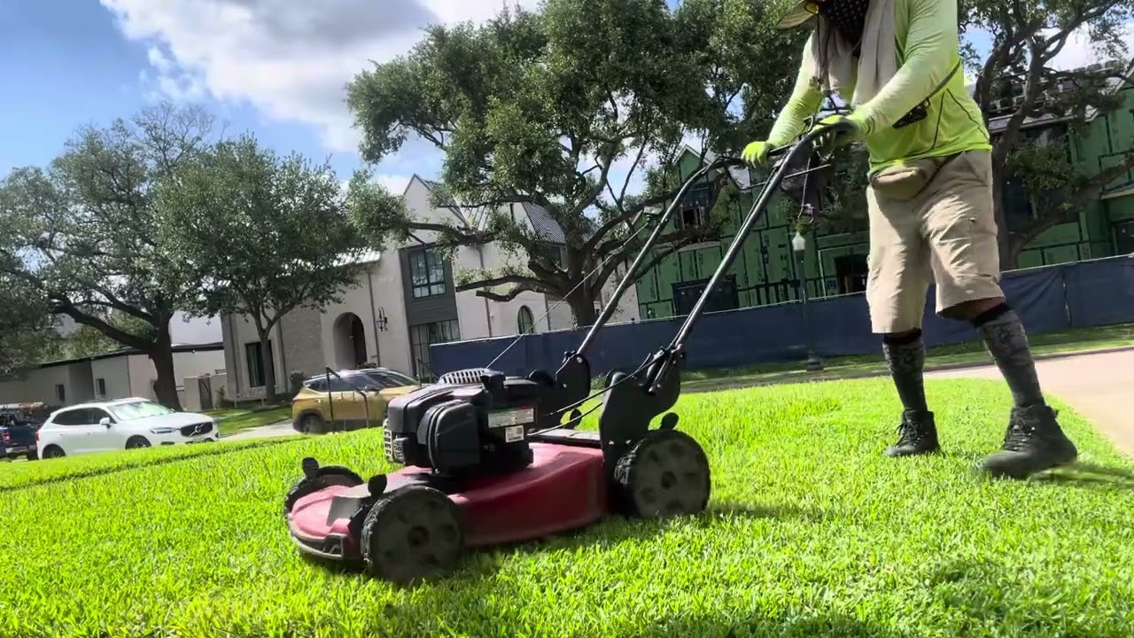 It’s Hump Day! Let’s mow! 💪🏾💯😎✅