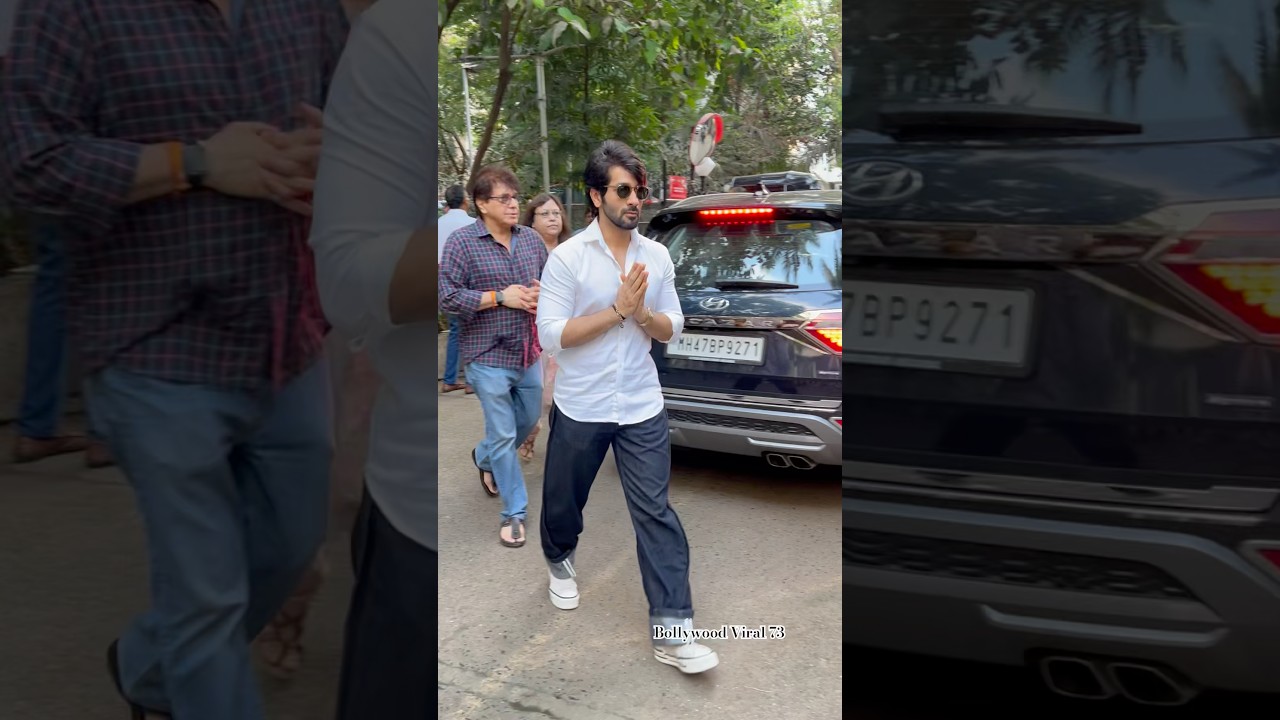 #amrishpuri Grand Son #vardhanpuri At #salimakhtar Prayer Meet 🙏 #ytshorts #trendingshorts #shorts