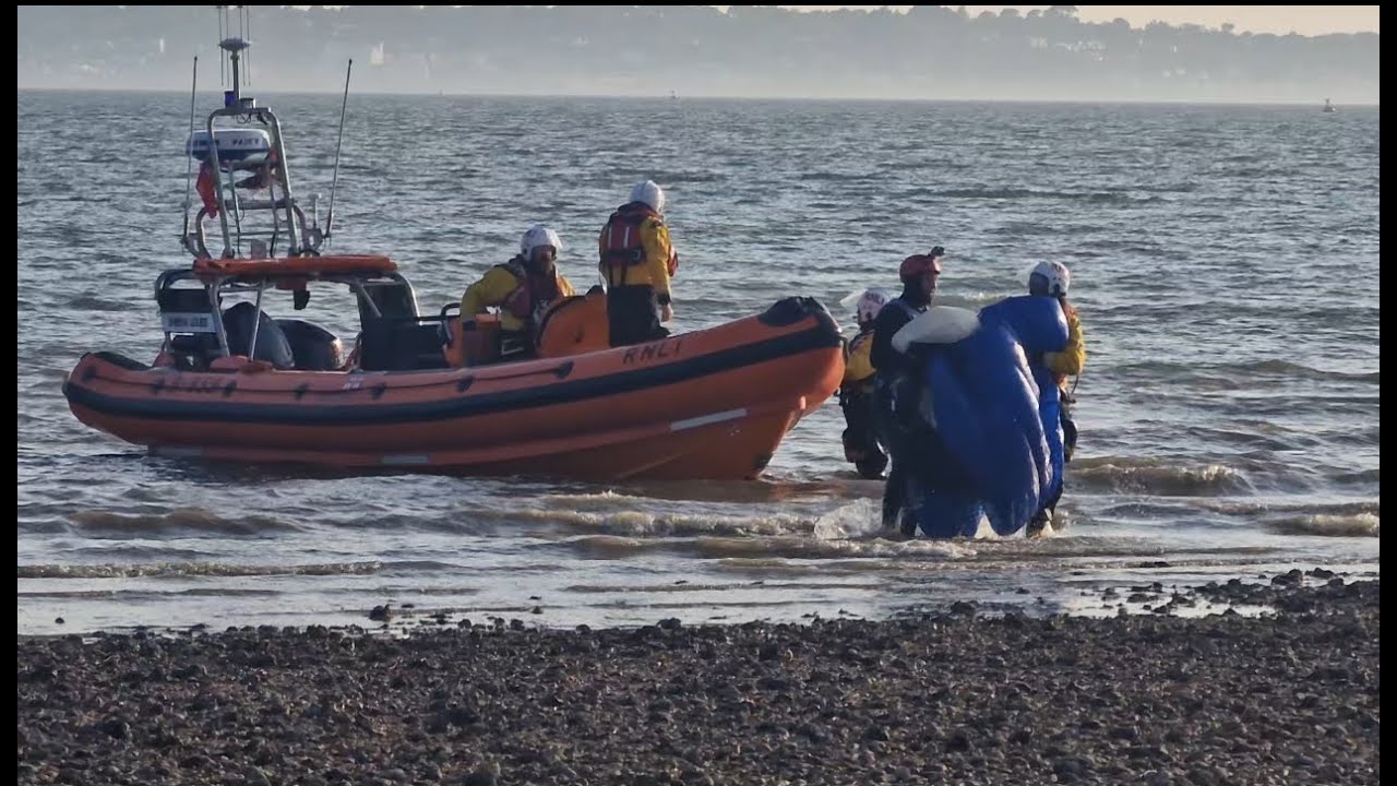Hill Head hydrofoil kitesurfing and being rescued by RNLI coastguard
