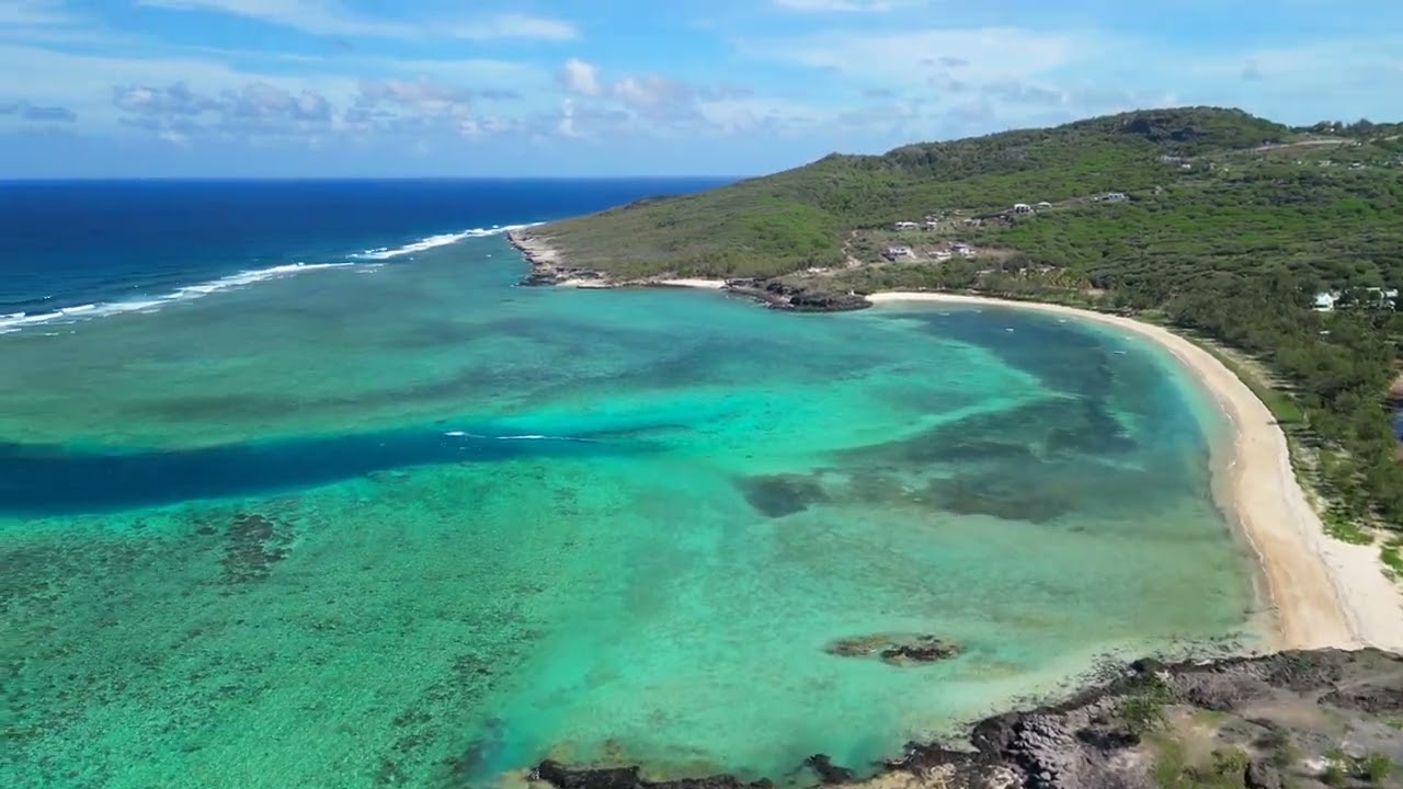 The east cost of Rodrigues island with its beautiful  beaches 🌊🏖🌐 A bird eye view😍