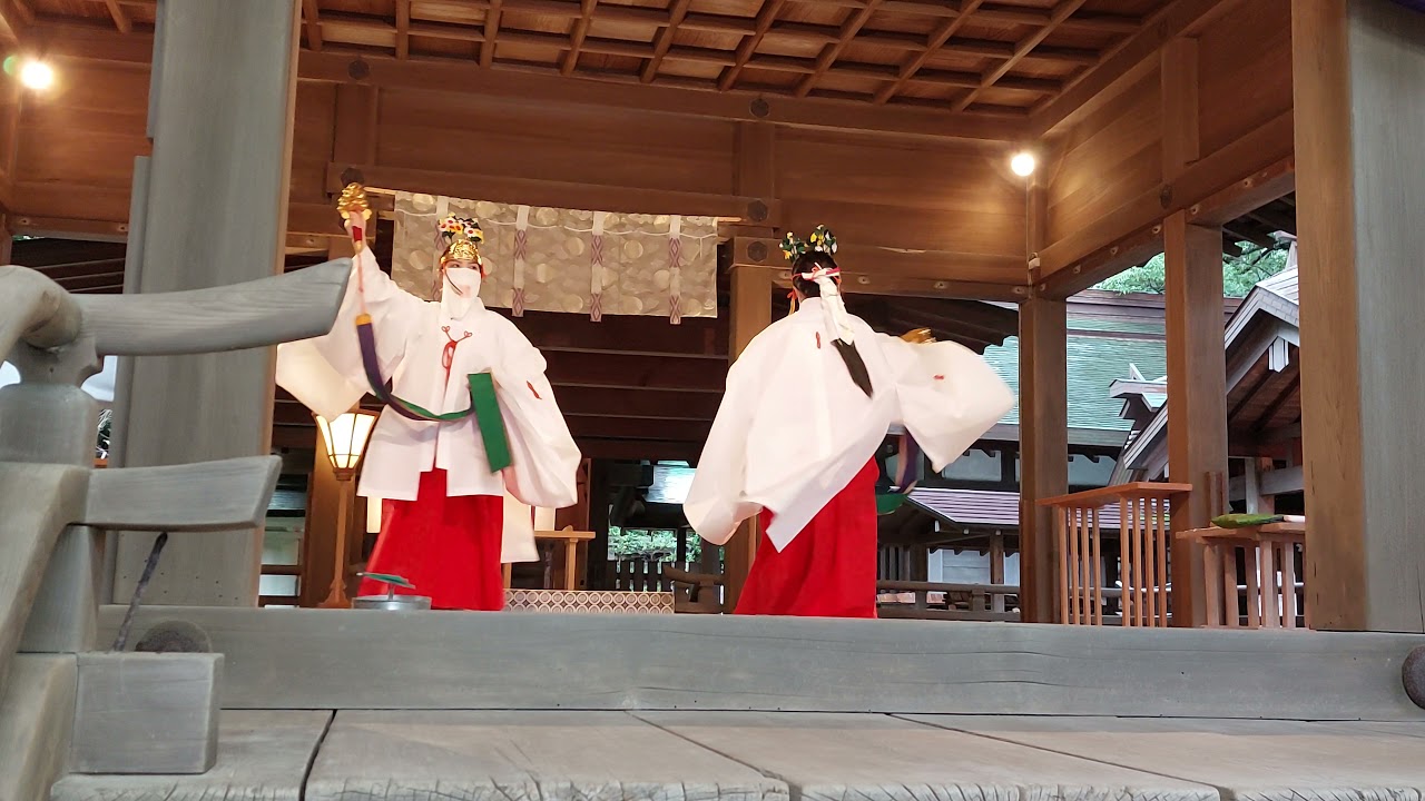 2021 10 17 鎌倉宮　神嘗祭奉祝祭　神楽　豊栄の舞（巫女舞）