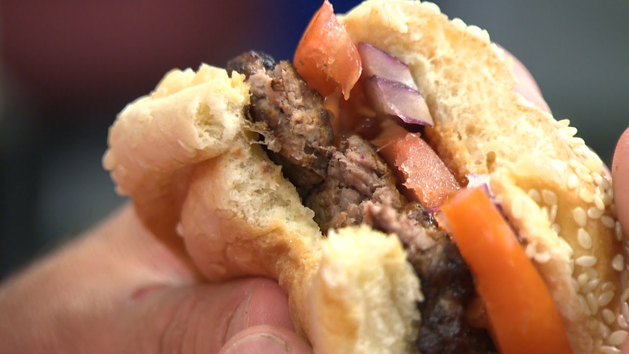 Burger Taste-Off: Grilled vs. Pan-Fried | Consumer Reports