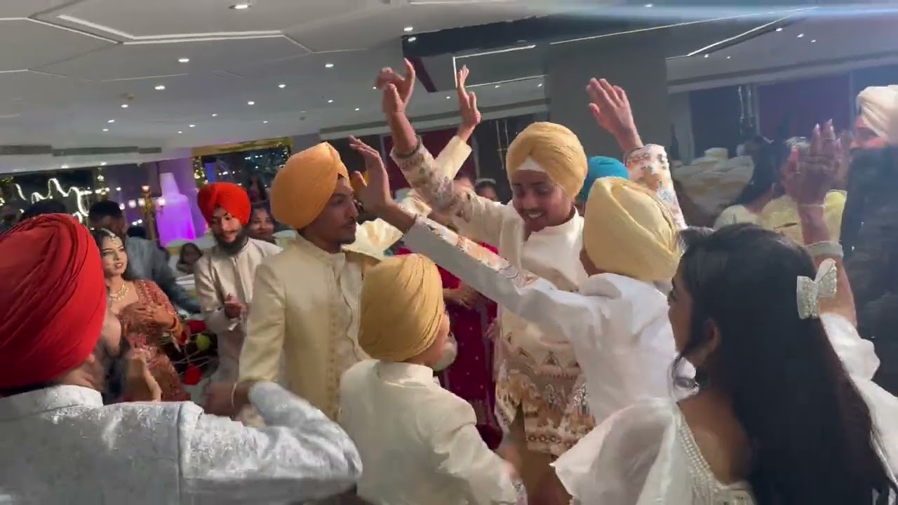 💃🔥 Full Family Bhangra at Engagement Ceremony, Pure Vibe, Pure Love 💛 |Must Watch! 🎉