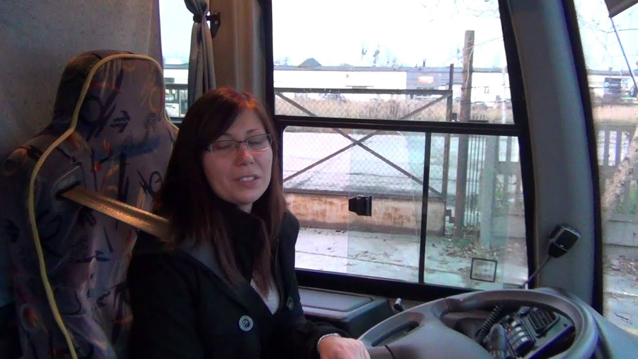 Nauka Jazdy Na Autobusie Kobieta w Szkole Kursant