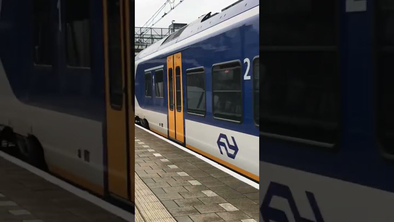 NS FLIRT vertrekt van station Breda-Prinsenbeek