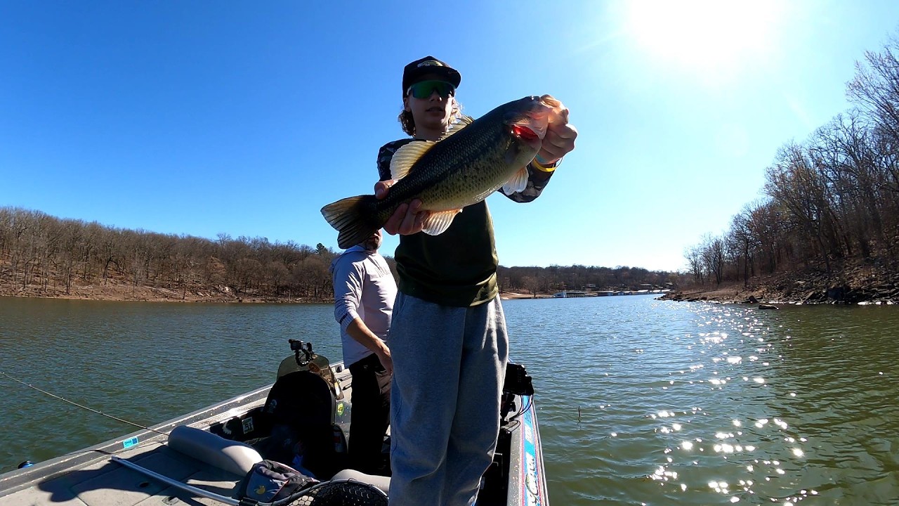 This Is What Winter Fishing Is All About! (Big Bass & Good Fun)