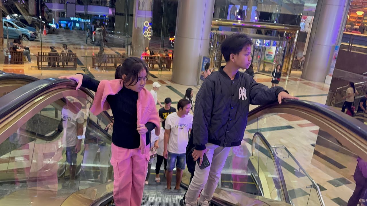 MALAM INI DEK FIRMAN MINTA BERMAIN ICE SKATING KARENA BESOK KEMBALI KE BWI