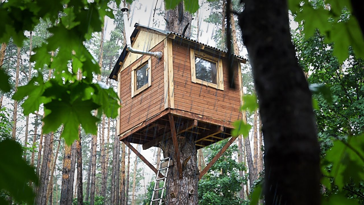 BUILDING A SECOND FLOOR IN A TREE HOUSE SHELTER OUTDOOR  | I'm hiding from heavy rain