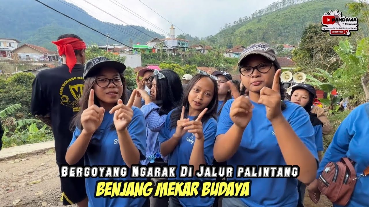 Palintang Bergoyang Saat Arak-arakan - Benjang Mekar Budaya