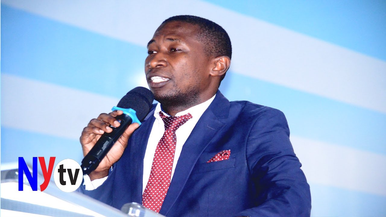 AMGOMEA MWALIMU KUFANYA MTIHANI WAKE, KISA ANAENDA KWENYE INJILI
