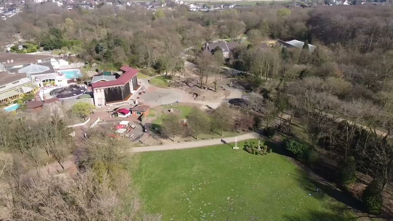 Das Ruhrgebiet von oben:Revierpark Mattlerbusch und Umgebung (Duisburg Hamborn) Erste Drohnenflüge.