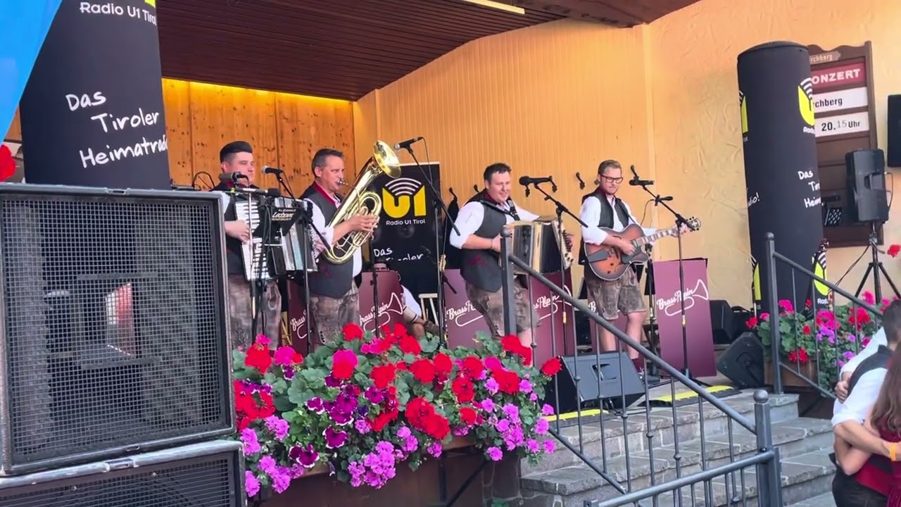 Zpur früshoppen im Kirchberg Tirol, Österreich
