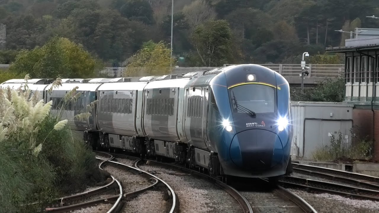 Trains at Bangor & Llandudno Junction 18/10/2024