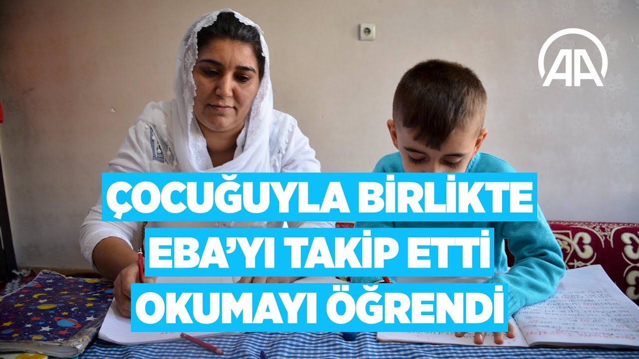 Çocuğuyla birlikte EBA üzerinden okuma yazma öğrendi