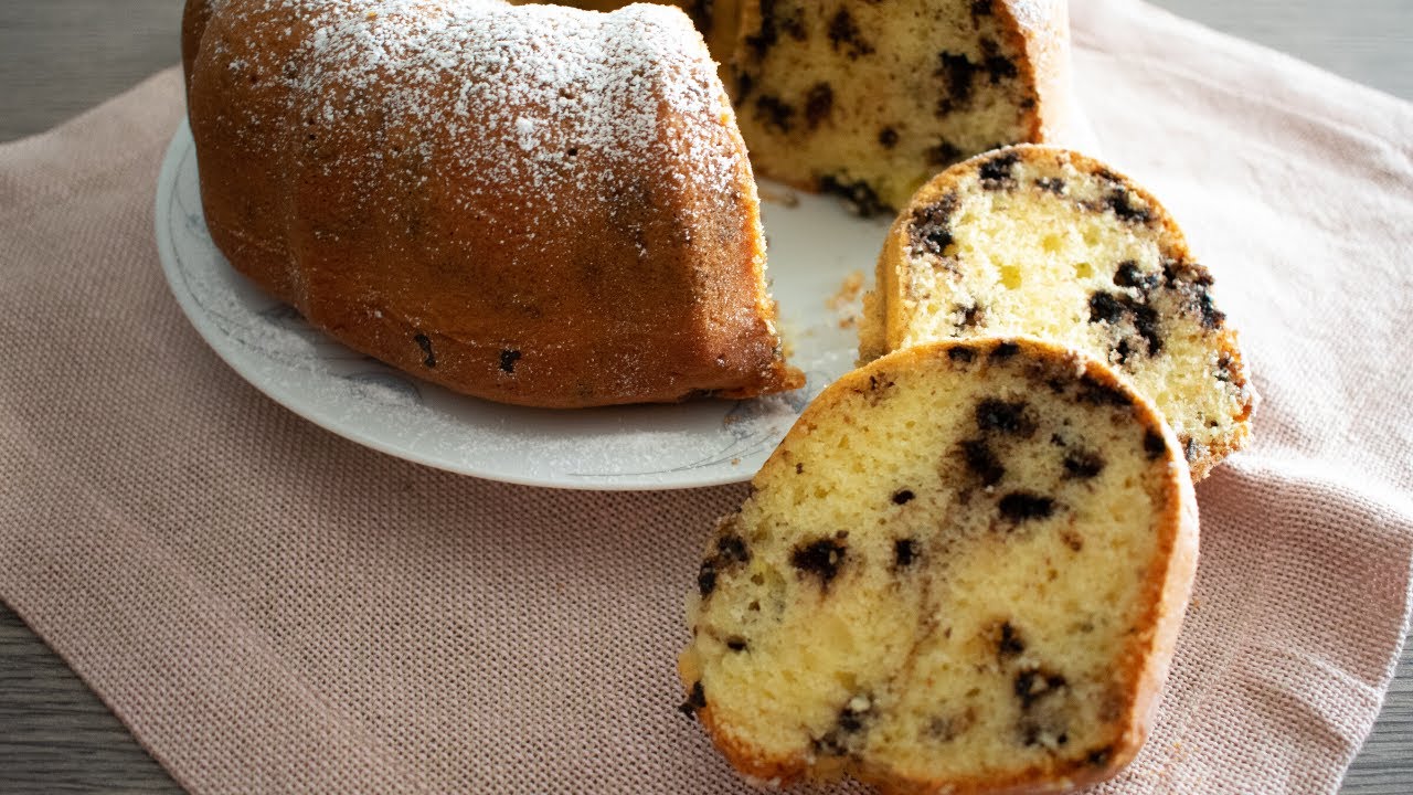 Ciambella allo yogurt e gocce di cioccolato
