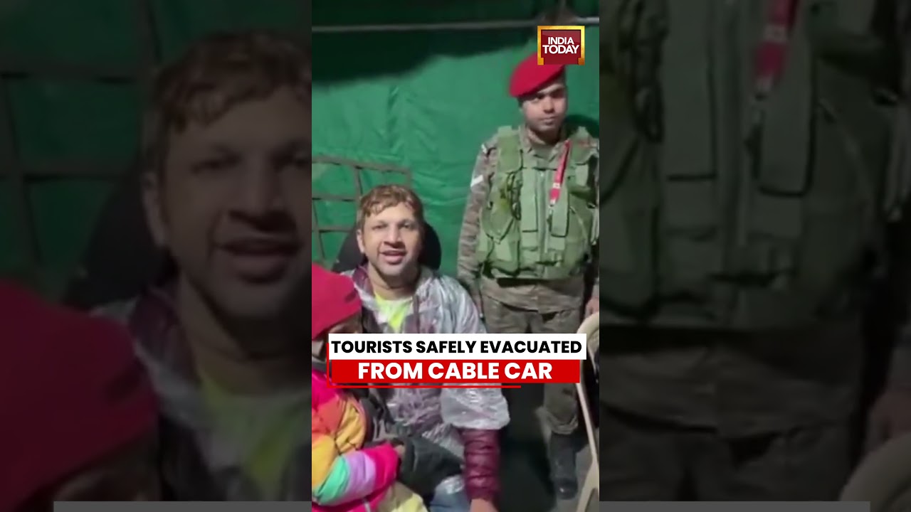 Mid-air scare: 300 tourists stranded after technical snag hits cable car in Gulmarg #cablecar #viral