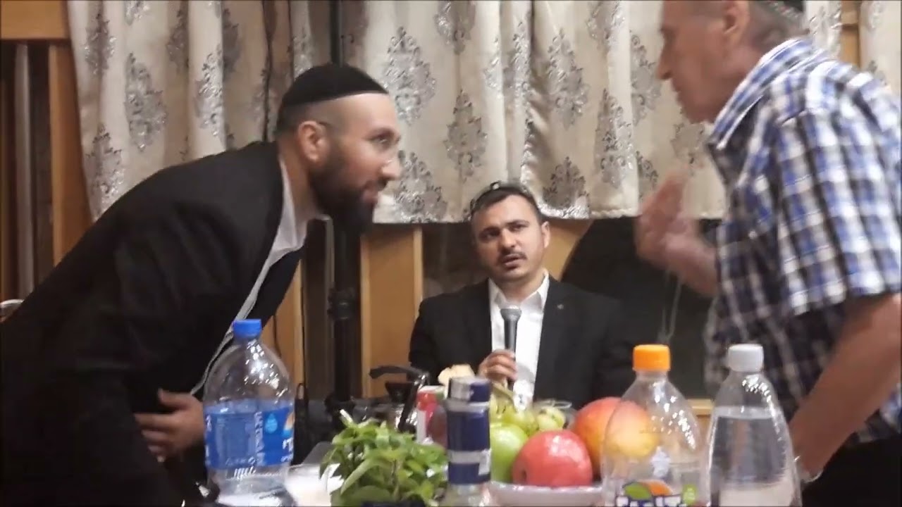 2 ) אבנר  משהיוב  ,  יוסף  יוסופוב - מקוננים קינה באזכרה לפי מנהג הבוכרים. הצלם  יהודה  ארי  יעקובוב