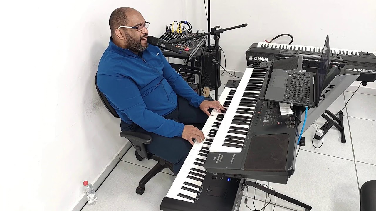Live musical - Roland