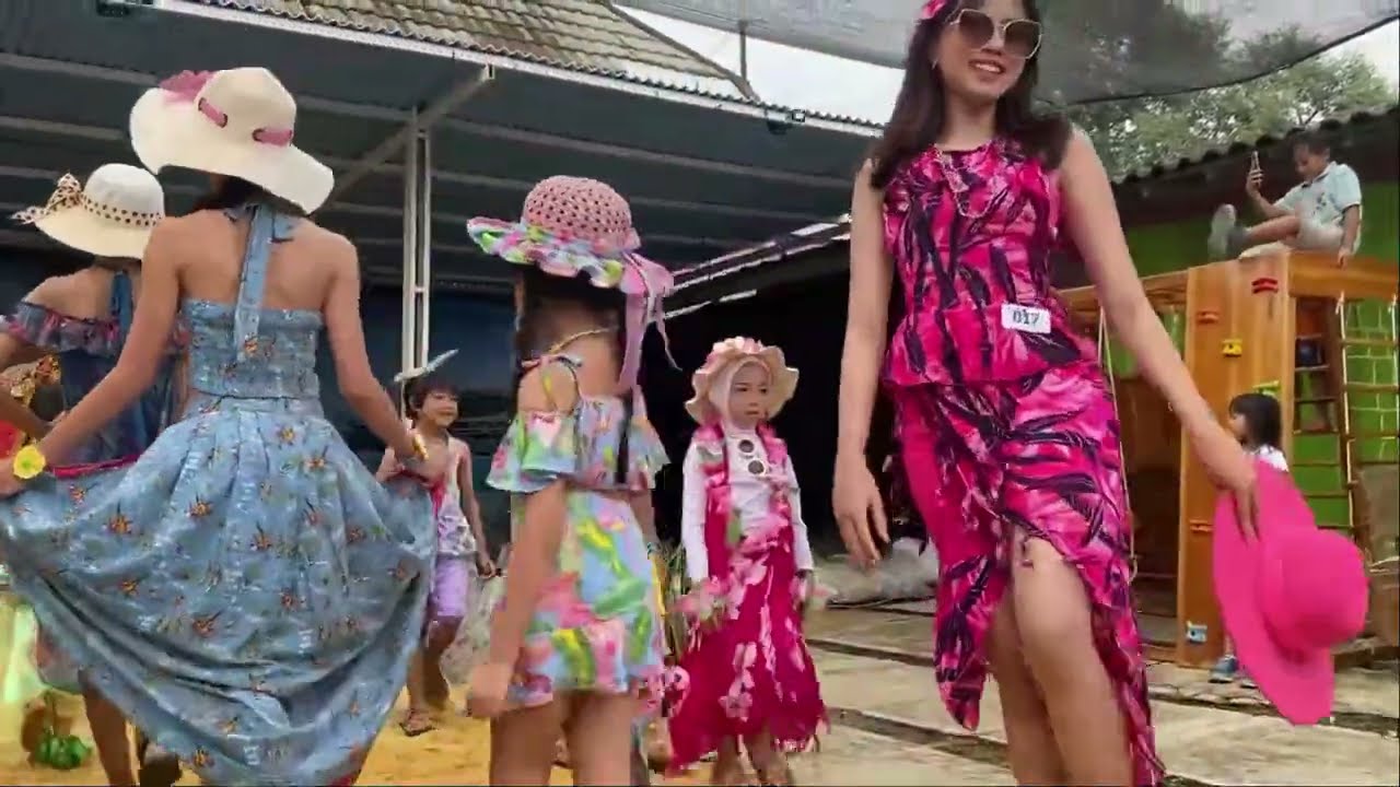fashion show tema pantai - summer beach