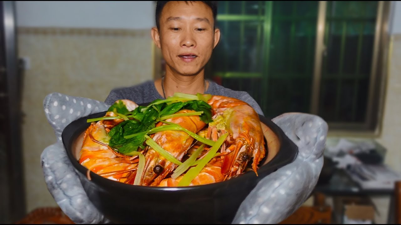 今天吃頓好的，70壹斤的大海蝦煲壹鍋，老婆吃了兩口就嗨了