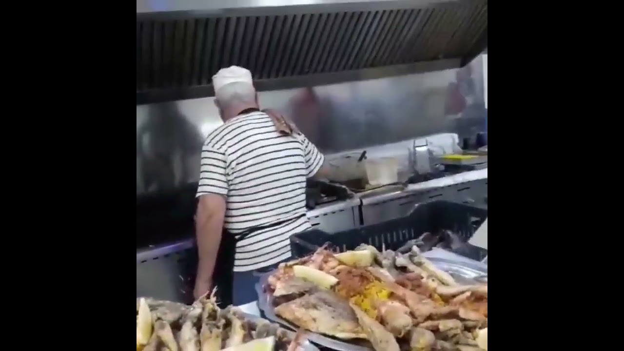 سلام خوتى لعزاز 😉اليوم الحوت عند مطعم شي فوفو باطل🐟 البنة و النظافة او سومة هبال فى متناول الجميع 🤩